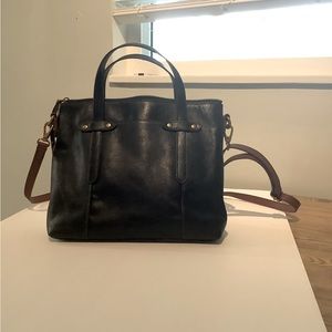 FOSSIL black leather purse. 11.5”x4”x9.5”. With detachable strap.